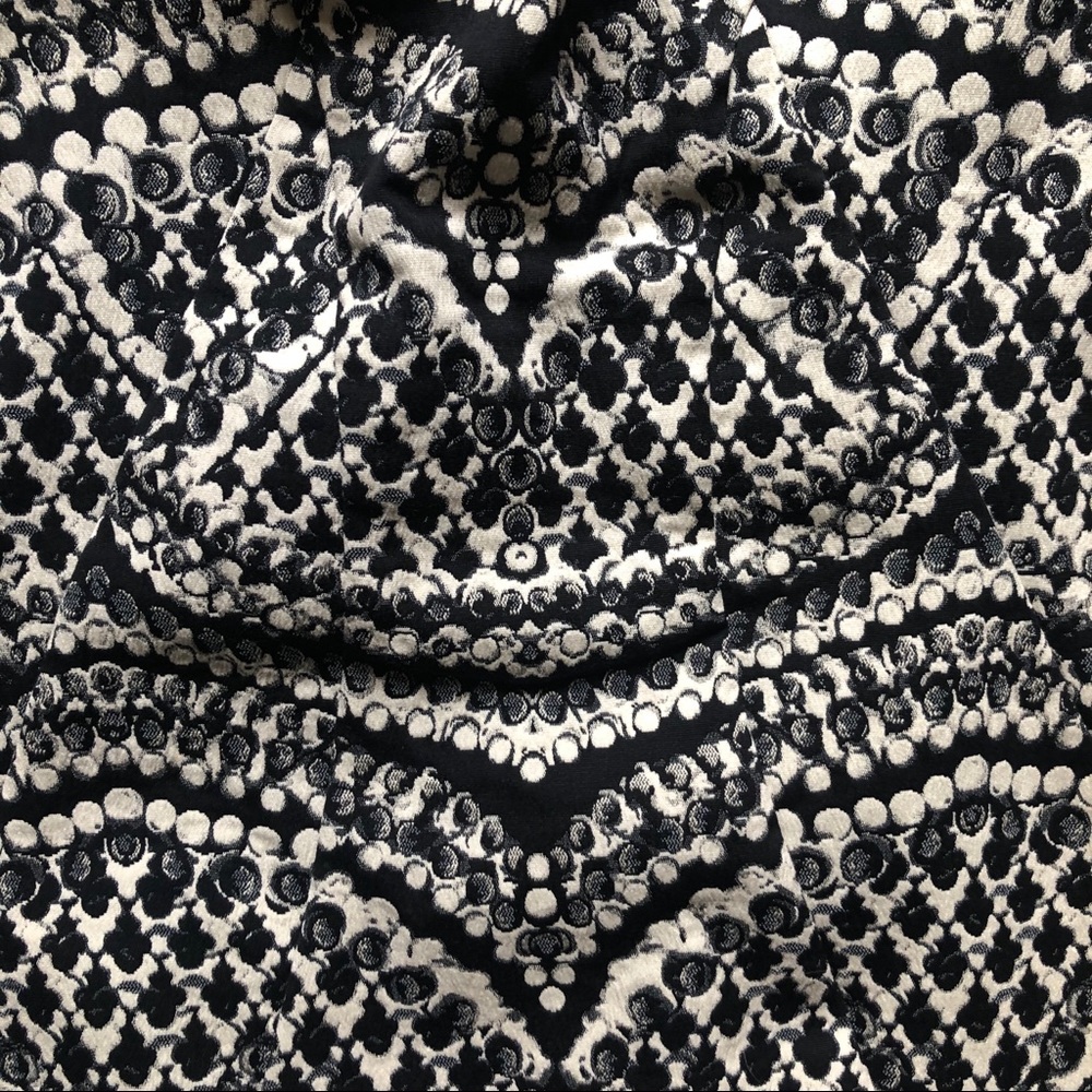 DVF black & white sheath dress - LIKE NEW! - Picture 6 of 8